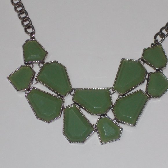 Beautiful mint green & silver tone statement fashion necklace for any occasion! - Picture 2 of 6